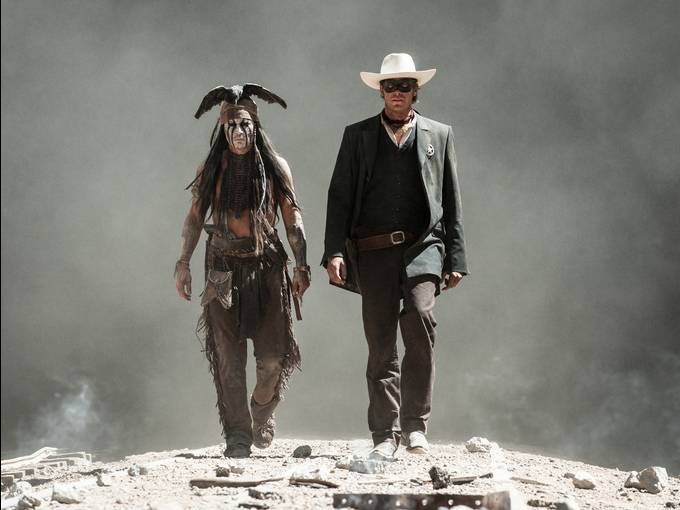 The Lone Ranger Johnny Depp Ed Armie Hammer Camminano Fianco A Fianco In Una Scena Del Film 252725