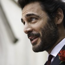 un bel primo piano di Daniele Pecci in Sposami