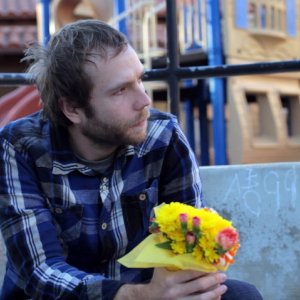 Un dolente primo piano di Mark Webber in The End of Love