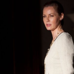 Boss: Connie Nielsen  in una scena della serie