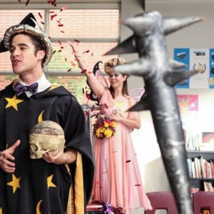 Darren Criss in una scena dell'episodio Makeover della terza stagione di Glee