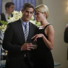 Dave Annable insieme a Rachel Taylor nell'episodio Murmurations della prima stagione di 666 Park Avenue