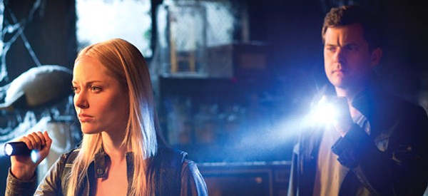 Joshua Jackson e Georgina Haig in una scena dell'episodio In Absentia della quinta stagione di Fringe