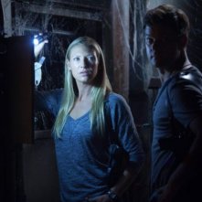 Joshua Jackson insieme a Anna Torv in una scena dell'episodio In Absentia della quinta stagione di Fringe