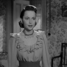 Olivia de Havilland in una scena del film Lo specchio scuro (1946)