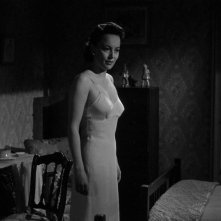 Olivia de Havilland in una scena del thriller Lo specchio scuro (1946)