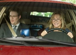 Seth Rogen e Barbra Streisand in auto in The Guilt Trip