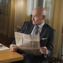 Terry O'Quinn nell'episodio Murmurations della prima stagione di 666 Park Avenue