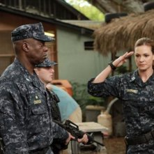 Andre Braugher E Daisy Betts In Una Scena Dell Episodio Blue On Blue Della Prima Stagione Di Last Re 253261