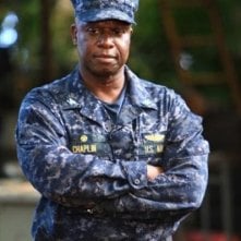 Andre Braugher in una scena dell'episodio Blue on Blue della prima stagione di Last Resort
