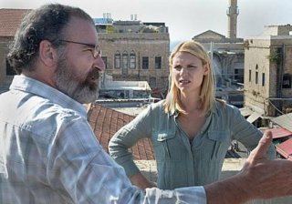 Claire Danes insieme a Mandy Patinkin nella seconda stagione di Homeland