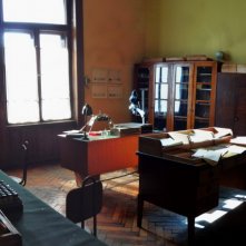 Il Commissario Nardone - scenografia di G. Pirrotta - laboratorio di polizia scientifica di Spitz