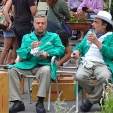 Renato Pozzetto e Nino Frassica in una scena della fiction Casa e bottega