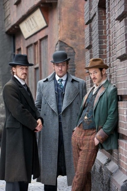 Ripper Street: Matthew MacFadyen, Jerome Flynn ed Adam Rothenberg in una foto promozionale della serie