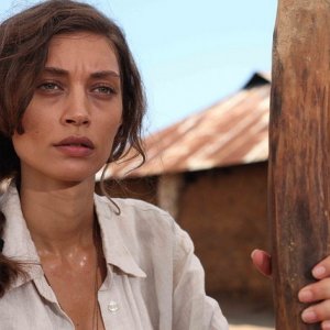 Margareth Madè nel film tv Il paese delle piccole piogge