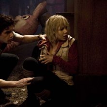 Adelaide Clemens con Kit Harington nell'horror Silent Hill: Revelation 3D