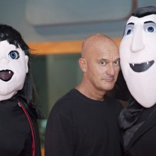 Hotel Transylvania: Claudio Bisio al fianco dei pupazzi giganti di Mavis e Dracula