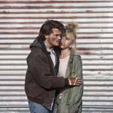 Juno Temple con Emile Hirsch in una scena di Killer Joe