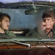 Killer Joe: Emile Hirsch con Thomas Haden Church in un'immagine tratta dal film