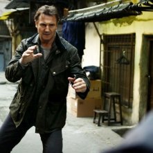 Taken: la vendetta, Liam Neeson in azione in una scena del film