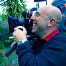 Tutti i santi giorni: il regista Paolo Virzì sorridente sul set del film