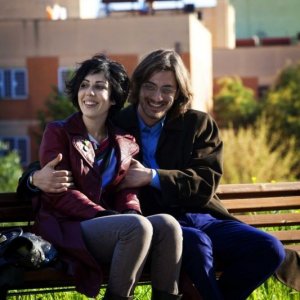 Tutti i santi giorni: Thony e Luca Marinelli sorridono in una scena del film