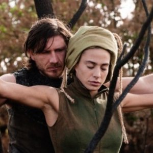 Archeo: Medea Novak insieme a Niko Novak in una scena del film