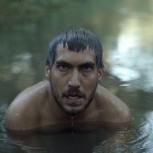 Beyond the Hill: Berk Hakman in acqua in una scena del film