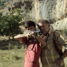 Beyond the Hill: Tamer Levent e Furkan Berk Kıran in una scena del film