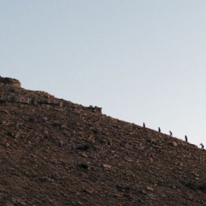 Beyond the Hill: una spettacol.are scena del film