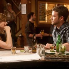 Di nuovo in gioco: Amy Adams e Justin Timberlake in un bar in una scena del film