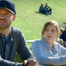 Di nuovo in gioco: Amy Adams insieme a Justin Timberlake a bordo campo in una scena