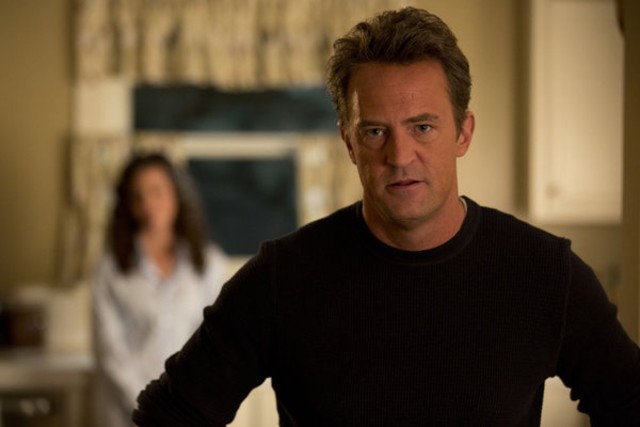 Matthew Perry, il medico che gli somministrò ketamina si dichiara colpevole: rischia fino a 40 anni