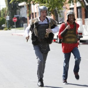 Go On: Matthew Perry e Tyler James Williams nel pilot della serie