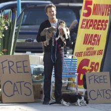 Go On: Matthew Perry in una scena dell'episodio He Got Game, She Got Cats