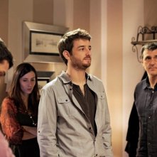 Gorka Otxoa (al centro) nella commedia spagnola Bypass