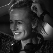 J'enrage de son absence: Sandrine Bonnaire, regista del film, sul set