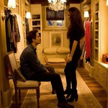 Robert Pattinson insieme a Kristen Stewart in una scena di The Twilight Saga: Breaking Dawn - Parte 2