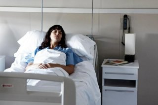 Sara Cozar in ospedale nella commedia spagnola Bypass