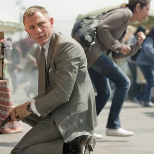 Skyfall: Daniel Craig, in una scena d'azione del nuovo film della saga di 007