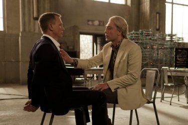 Skyfall: Javier Bardem e Daniel Craig in un'intensa scena del film