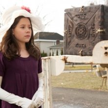 The Possession: Natasha Calis in una scena del film