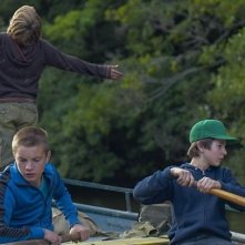 Un'estate da giganti: i protagonisti Paul Bartel, Martin Nissen e Zacharie Chasseriaud (di spalle) in una scena
