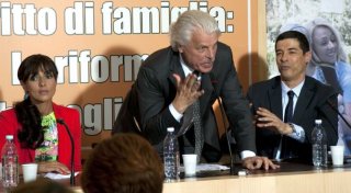 Viva l'Italia: Ambra Angiolini, Michele Placido e Alessandro Gassman in una scena