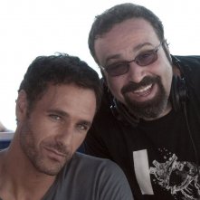 Viva l'Italia: il regista Massimiliano Bruno con Raoul Bova in una foto promozionale