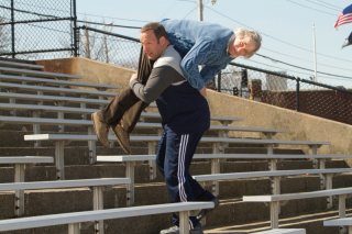 Kevin James alza di peso Henry Winkler in Colpi da maestro, commedia del 2012