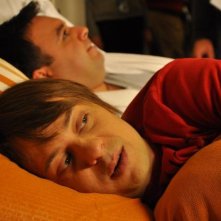 The Parade: Goran Jevtić e Miloš Samolov in una scena nei panni di una coppia gay rivoluzionaria