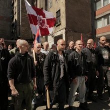 The Parade: i neonazisti che si oppongono al gay pride di Belgrado in una scena