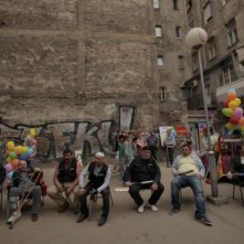 The Parade: una scena del film che ritrae il primo gay pride nel centro di Belgrado