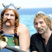 Asterix e Obelix al servizio di sua maestà: Gérard Depardieu e Edouard Baer in una scena